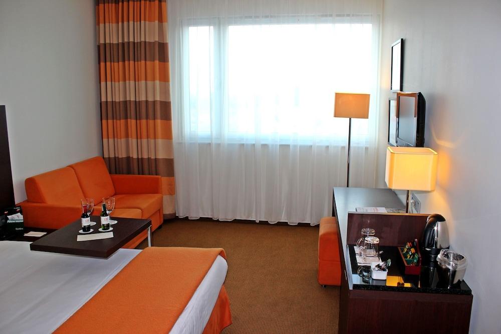 Desilva Warszawa Piaseczno Hotel เพียเซตชโน ภายนอก รูปภาพ
