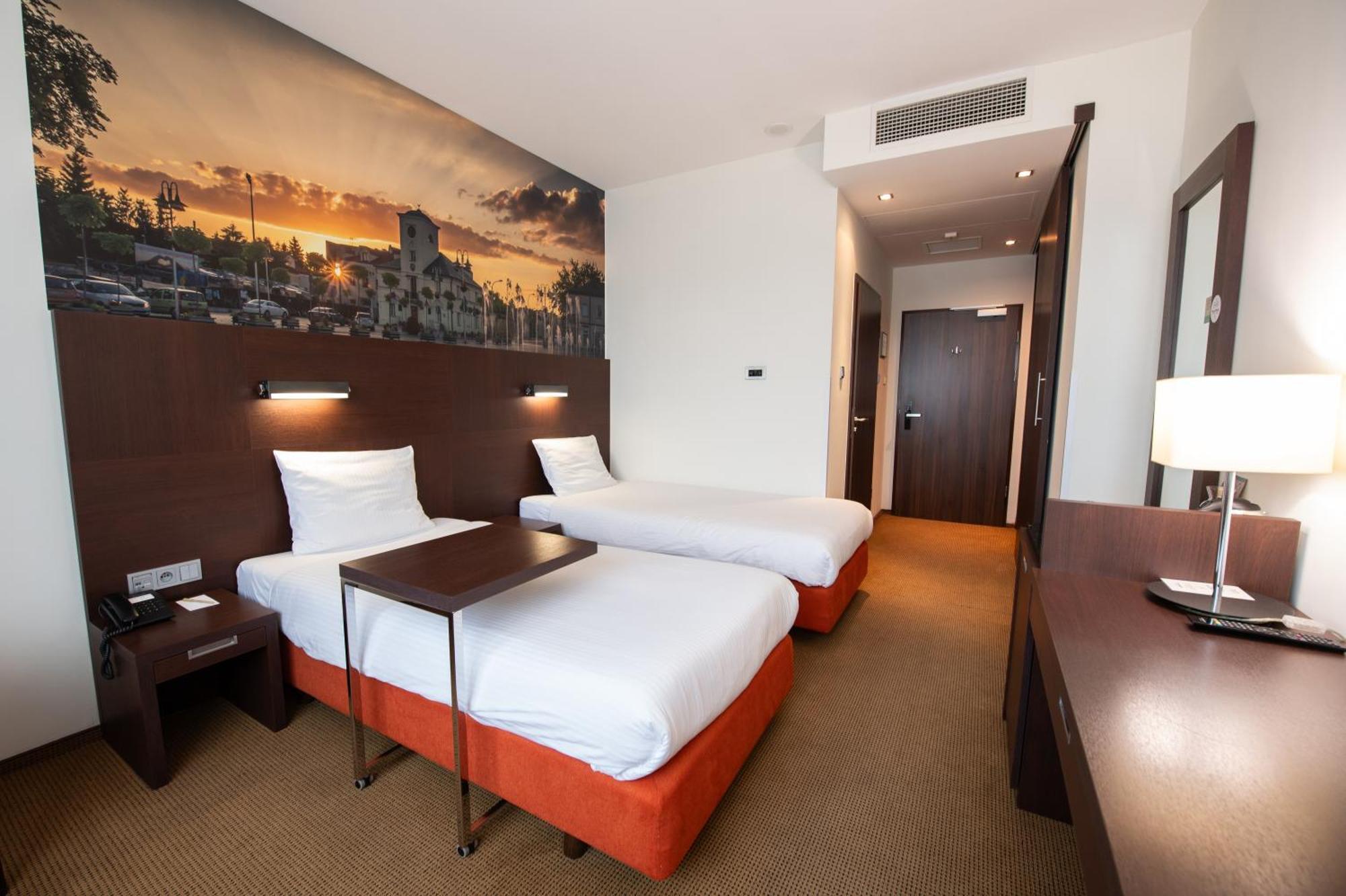 Desilva Warszawa Piaseczno Hotel เพียเซตชโน ภายนอก รูปภาพ