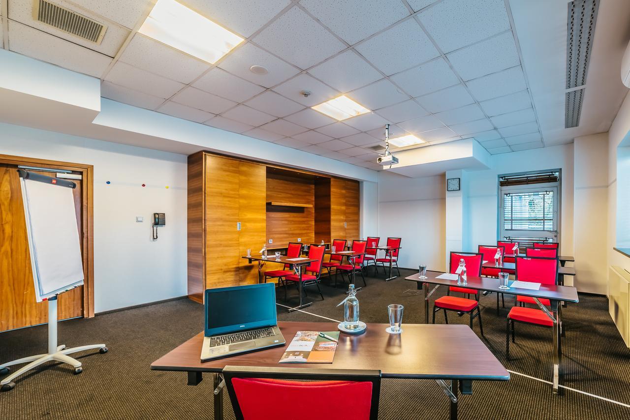 Desilva Warszawa Piaseczno Hotel เพียเซตชโน ภายนอก รูปภาพ